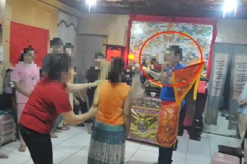 ▲蘆洲逆子正面照流出！蔥油餅父「宮廟當乩身」提晚餐返家遭兒砍亡。（圖／翻攝畫面）