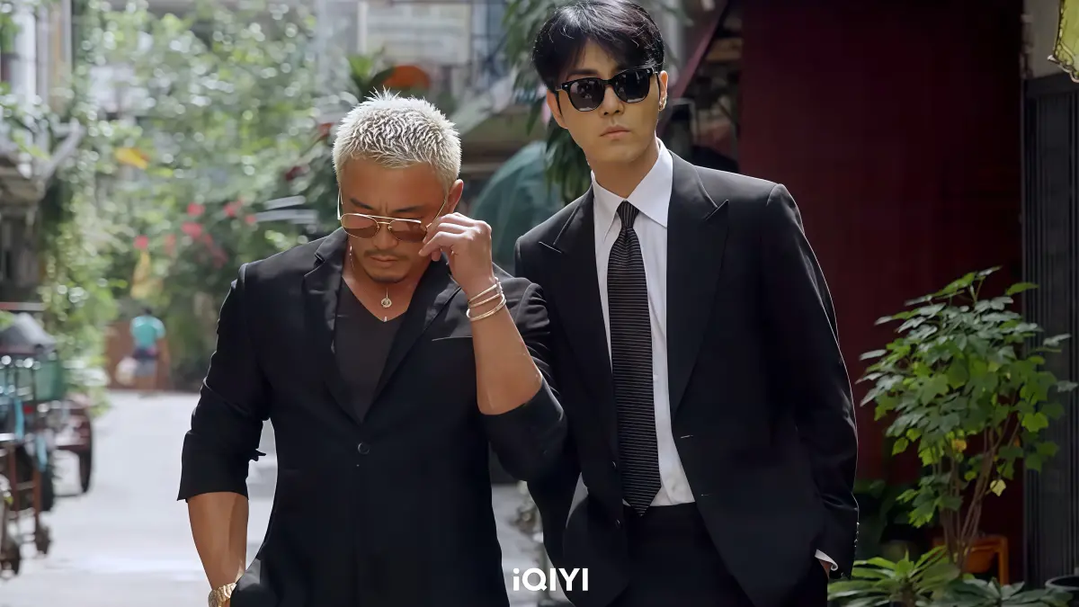 ▲車勝元（右）與秋成勳於《勝元家》組成黑幫家庭，一起研發新韓式辣醬。（圖／iQIYI愛奇藝國際版）