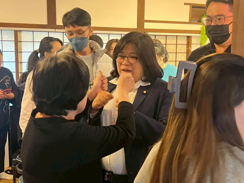    ▲針對檜意森活村風波，王美惠今日召開換約說明會，協助店家與林鐵處當面溝通。（圖／王美惠辦公室提供）  