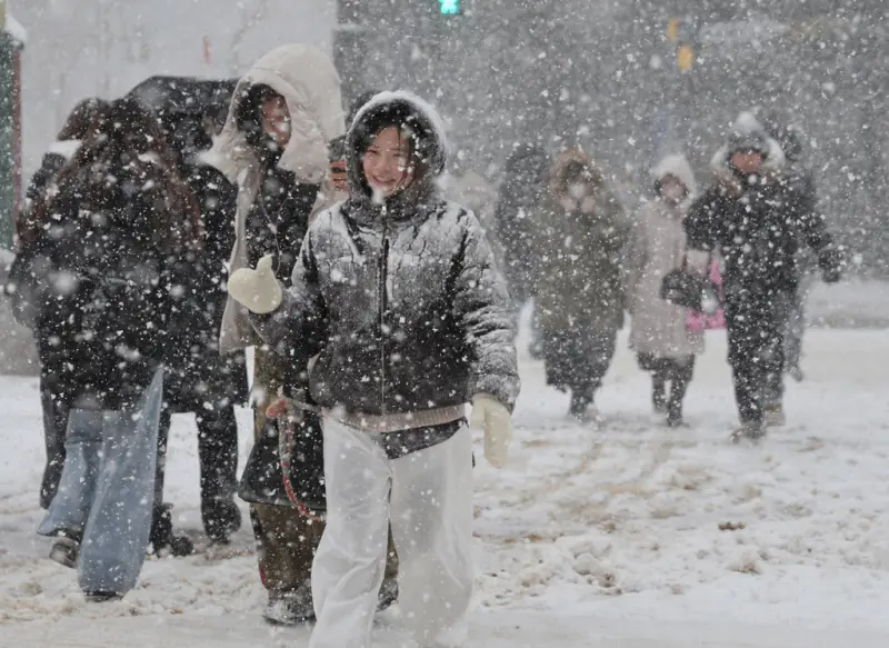 ▲日本氣象廳預報，21至25日北日本到西日本的日本海一側，預計將出現警報等級的大雪，強降雪將持續五天以上。（圖／美聯社／達志影像）