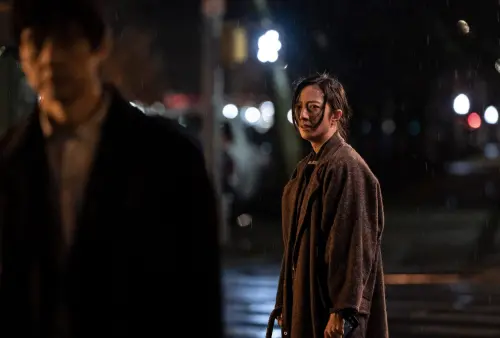 ▲桂綸鎂（右）和西島秀俊（左）在《最親愛的陌生人》有激烈的情感衝突場面。（圖／甲上娛樂提供）