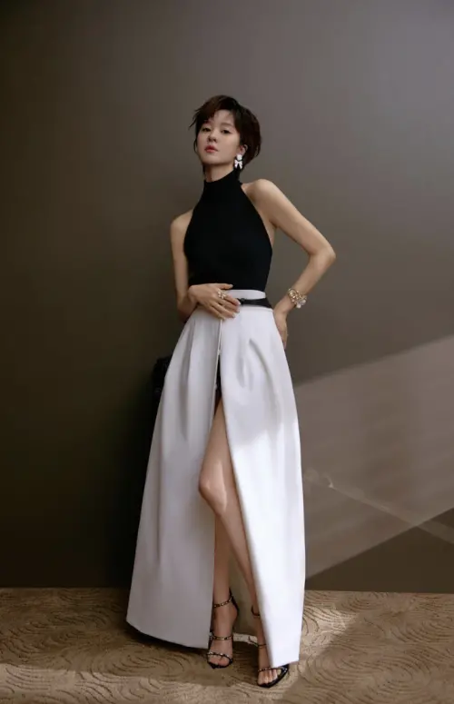 ▲郁可唯為《最親愛的陌生人》獻唱宣傳曲〈一覺醒來〉。（圖／華研國際提供）