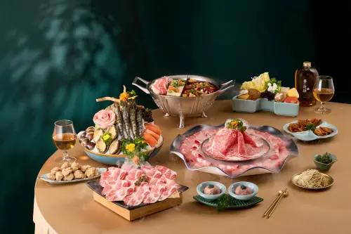 ▲王品青花驕推薦2款外帶年菜套組！在家爽吃鴛鴦鍋。（圖／王品集團wowprime.com/zh-tw/）