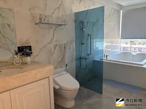 ▲「心月居」vvip房有16坪大，浴室內有按摩浴缸、房內有按摩椅等設施齊全，提供媽咪最貼心照顧。（圖／記者金武鳳攝，2026.1.19)