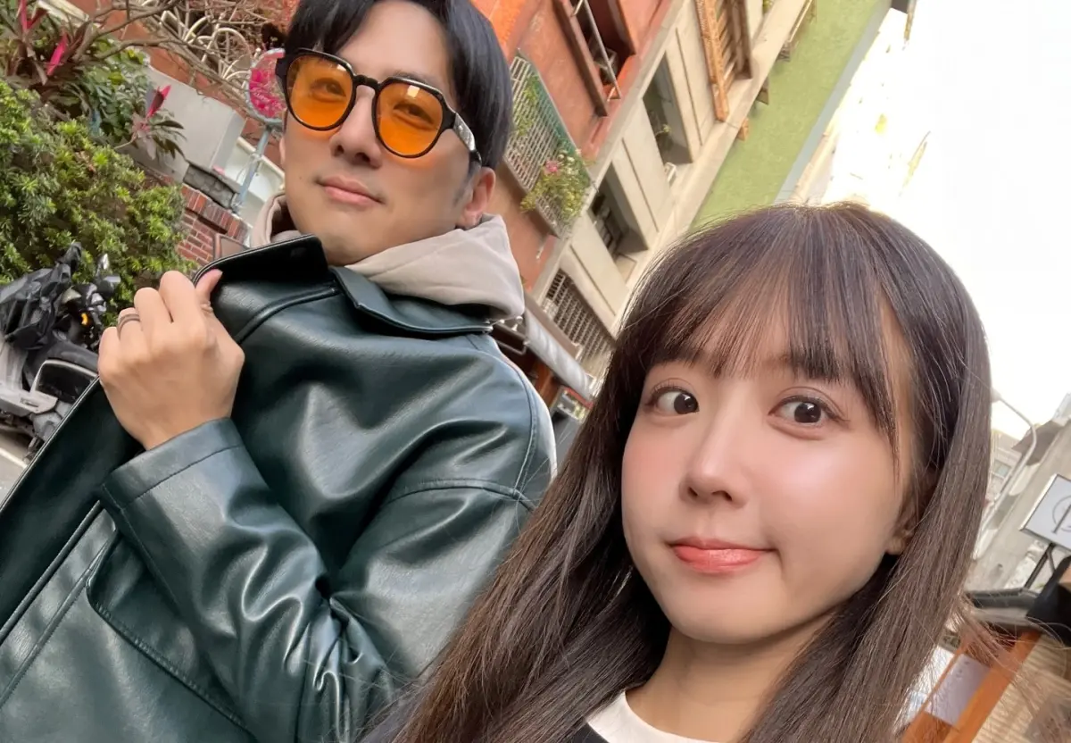 ▲李運慶（左）再發聲否認孝道外包，心疼妻子霸氣護妻，並表示娶到洪詩（右）是自己運氣好。（圖／李運慶好=你運氣好FB）