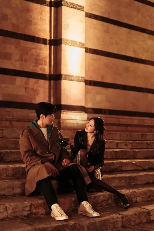 ▲周浩鎮最後學會的，不只是承認自己的感情，而是放下「一定要說對」的執念；車茂熙學會的，也不是變得更堅強，而是允許自己被溫柔接住。（圖／圖片提供：Netflix）