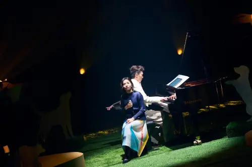 ▲阿龔（右）和洪佩瑜（左）原來有師生關係。（圖／緒風有限公司提供）