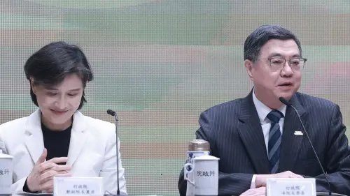 影／讚鄭麗君超人體力、耐性　卓榮泰曝：多次壓力大到聲音顫抖
