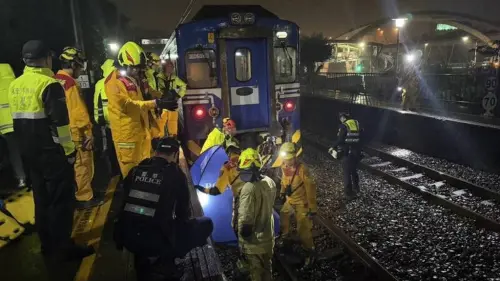 暖暖火車站出事了！男疑為撿物遭區間車猛撞　卡月台鐵軌縫慘死
