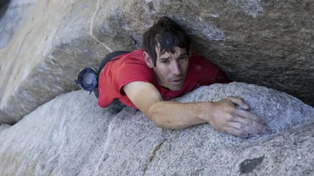▲艾力克斯霍諾德（Alex Honnold；如圖）將於本月24日挑戰徒手攀登台北101，全球引頸期盼，《NOWNEWS今日新聞》整理出霍諾德過去10項紀錄事件簿，其5歲就愛上攀岩運動，10歲起積極訓練，到了大學因此輟學。（圖／翻攝自reddit）