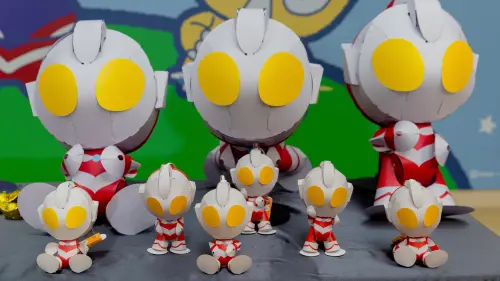 ▲ 小提燈今年呼應「冬日遊樂園」主題，結合主題IP「超人力霸王」經典人物「初代超人力霸王」創作設計。（圖／高市府提供）