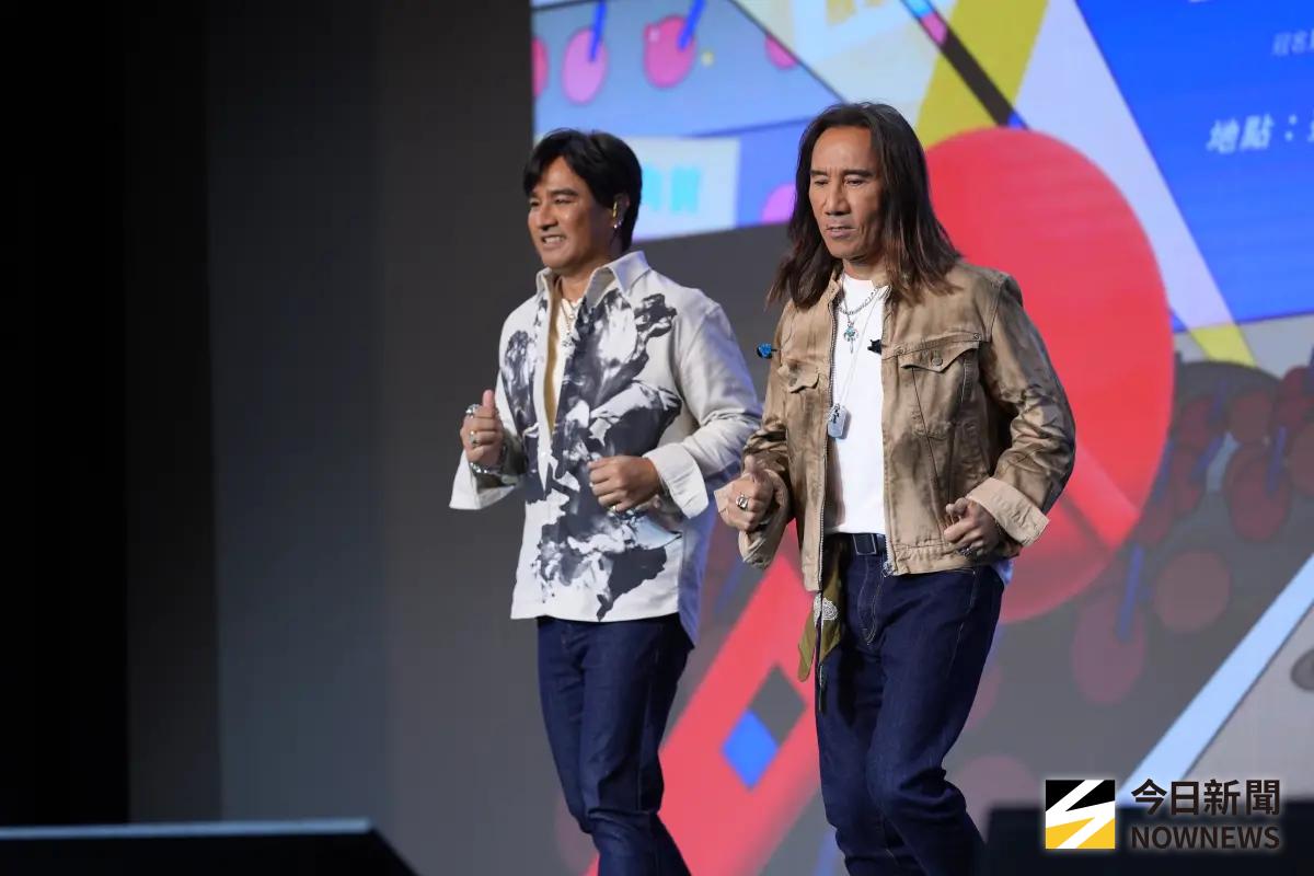 ▲動力火車將在5月首登台北小巨蛋開唱，今（20）日舉辦記者會，媒體提及近期他們的前師妹S.H.E的版權糾紛，二人很有大哥風範，希望事件能圓滿落幕。（圖／記者嚴俊強攝影）