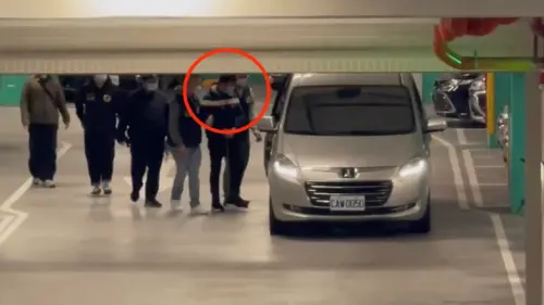 快訊／亂刀砍死父母！蘆洲逆子遭檢方聲押　死者親友怒敲窗：垃圾
