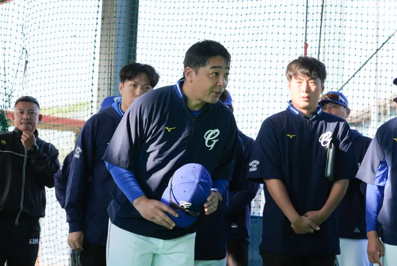 ▲富邦悍將首席教練森野将彦為前中日龍名將，他在受訪時突然爆料曾有機會跟後藤光尊同隊，而後藤光尊則是微笑回應。（圖／富邦悍將提供）