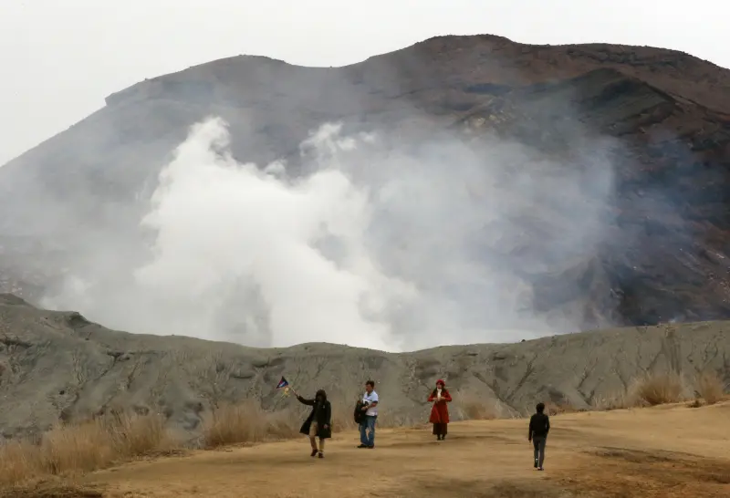 阿蘇火山直升機2台灣人失聯！警衛聽「砰」巨響　熊本知事發聲了