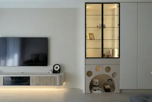 ▲歐德規劃貓掌造型搭配拱型洞口的「貓屋」，放置飲水與進食器皿，讓喵星人中分和妹妹頭有專屬休息區。