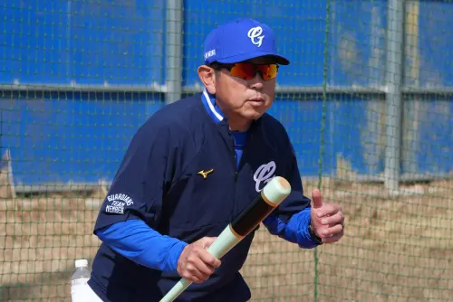 中職／富邦二軍教頭自爆不太看棒球！酒井忠晴首度受訪展現親和力
