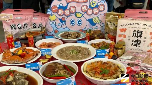 ▲現場展示各個商圈的特色物產與人氣商品。（圖／記者陳美嘉攝，2026.01.20）