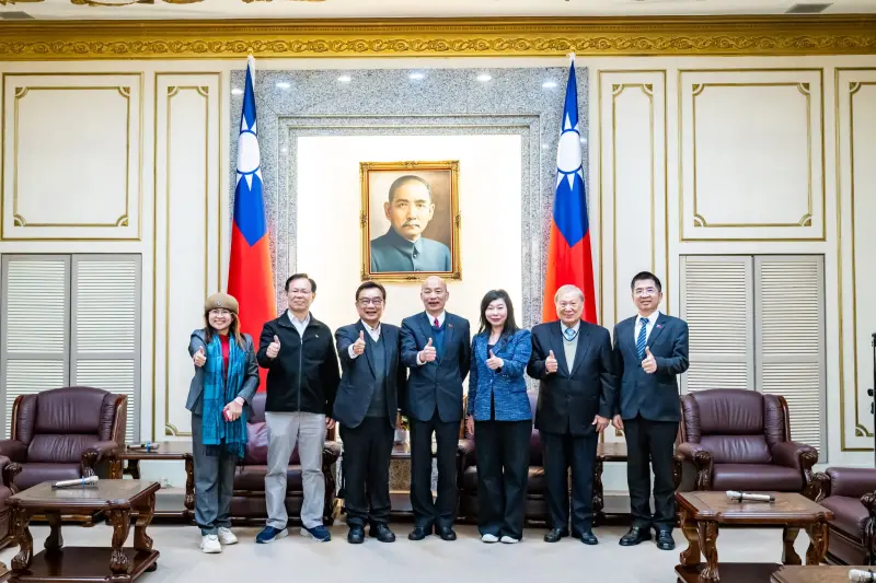 ▲民眾黨立委林國成、張啓楷、林憶君、麥玉珍將離職，20日上午拜會韓國瑜、周萬來。（圖／翻攝自麥玉珍臉書）