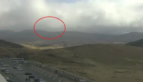 阿蘇火山直播鏡頭曝！疑捕捉到直升機入雲墜毀過程
