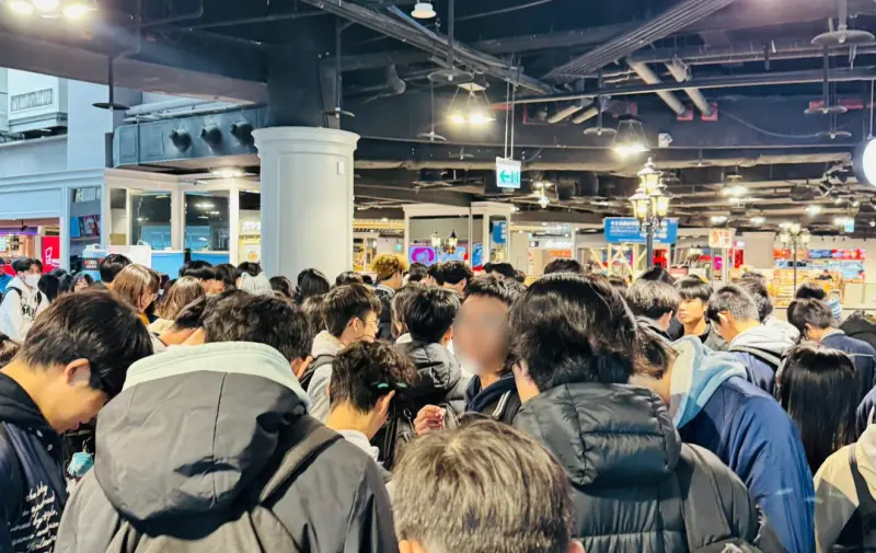 ▲新竹最知名的百貨公司 Big City 遠東巨城購物中心今（20）日下午就湧入大量學生人潮，才讓人想起原來今天是學校的休業式。（圖／Big City遠東巨城購物中心臉書）