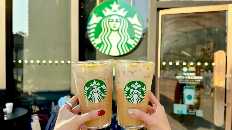 星巴克買一送一國際擁抱日咖啡優惠！CoCo冬韻擂焙珍奶也買一送一