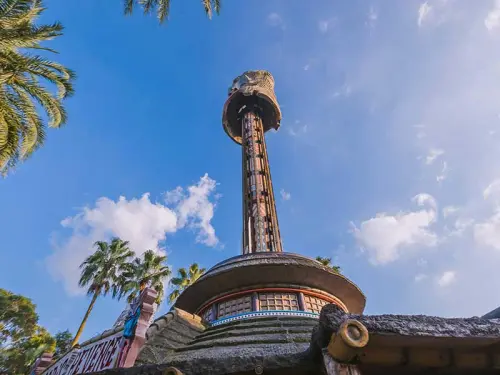 ▲大怒神從1998年設置至今，陪著台灣經歷過921大地震的搖晃、無數颱風的侵襲、八八風災的考驗，歷經種種天災，它依然挺立著。（圖／六福村主題樂園官網）