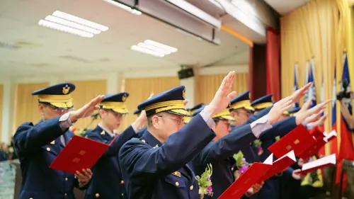 ▲高市警局今天也同步調整13位分局長及1位大隊長。（圖／高市府提供）