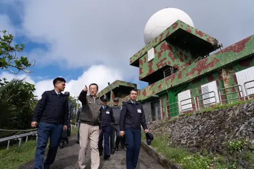 顧立雄視察綠島、台東戰備　勉勵官兵24小時堅守崗位
