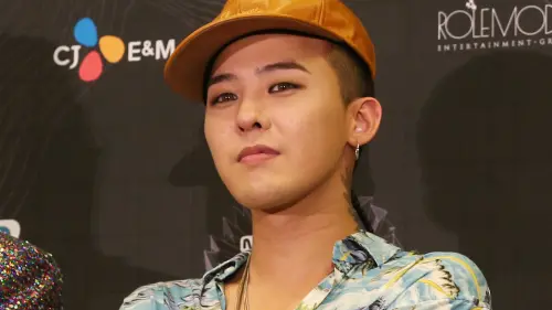 GD怕冷也要搭好機場時尚！大圍巾裹臉　粉絲笑瘋：最會保暖的男人
