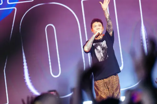 蕭秉治《活著》演唱會完售被逼跳舞！跳吳建豪「奪命三搖」很崩潰
