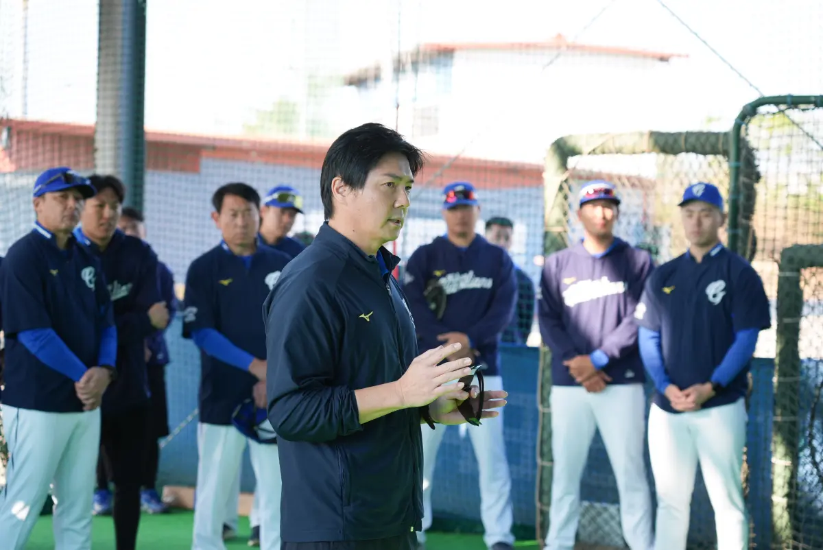 ▲富邦悍將新賽季開訓，副領隊林威助指出，春訓要求選手「態度」與「執行力」，希望能在危機時刻有效執行戰術。（圖／富邦悍將提供）