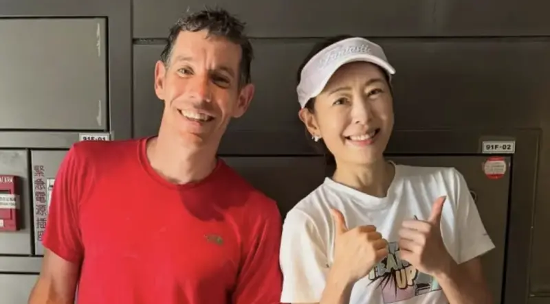 霍諾德爬台北101倒數！賈永婕率團隊拜拜　認了害怕：不可能的事