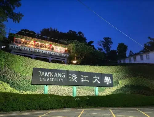 ▲位於新北市淡水區的「淡江大學」已經是老牌私校，近兩年蟬聯企業最愛用私立大學冠軍，同時註冊率也連年破100%。（圖/Google評價）