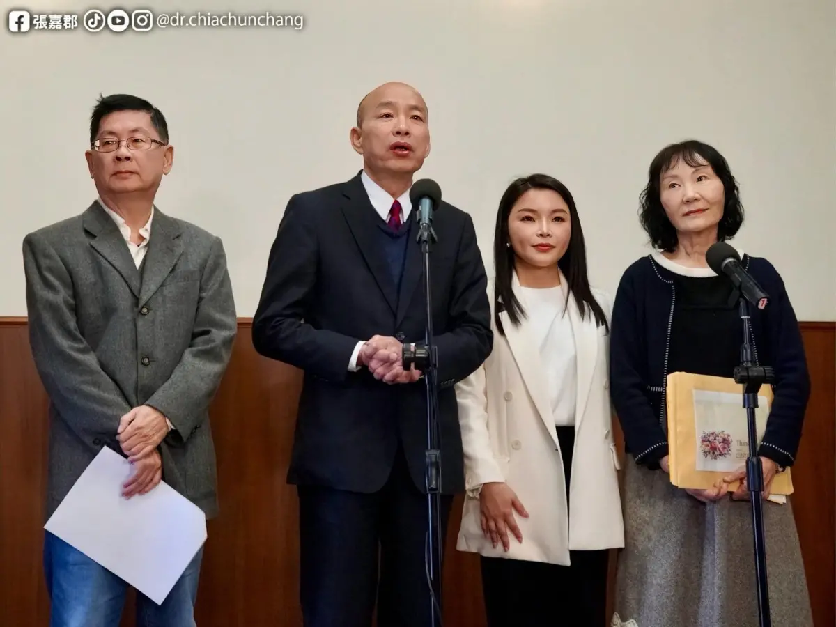 ▲立法院長韓國瑜接見滯留阿布達比返台台人。（圖／翻攝自張嘉郡臉書）　