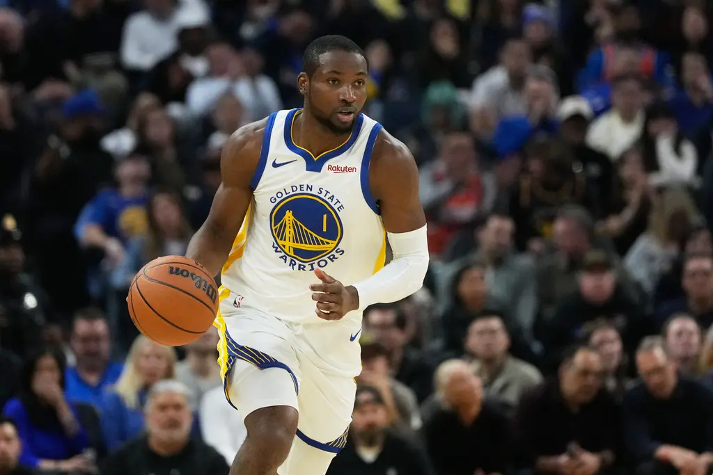 ▲勇士今日主場迎戰暴龍，上半場防守崩盤被攻下70分，陷入20分落後，23歲前鋒庫明加（Jonathan Kuminga）相隔34天解禁上場，下半場狂砍20分率隊反攻，無奈前半場落後太多，終場仍以127：145輸球。（圖／美聯社／達志影像）