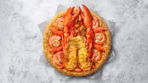 ▲必勝客宣告，去年一推出就搶到缺貨的「年度最頂級比薩」也回歸。（圖／必勝客提供www.pizzahut.com.tw）