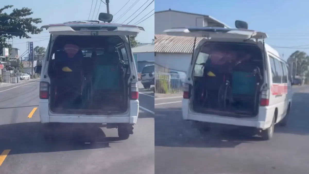 ▲台東復康巴士後門大開，驚見輪椅族並排在後。（圖／翻攝爆料公社臉書）