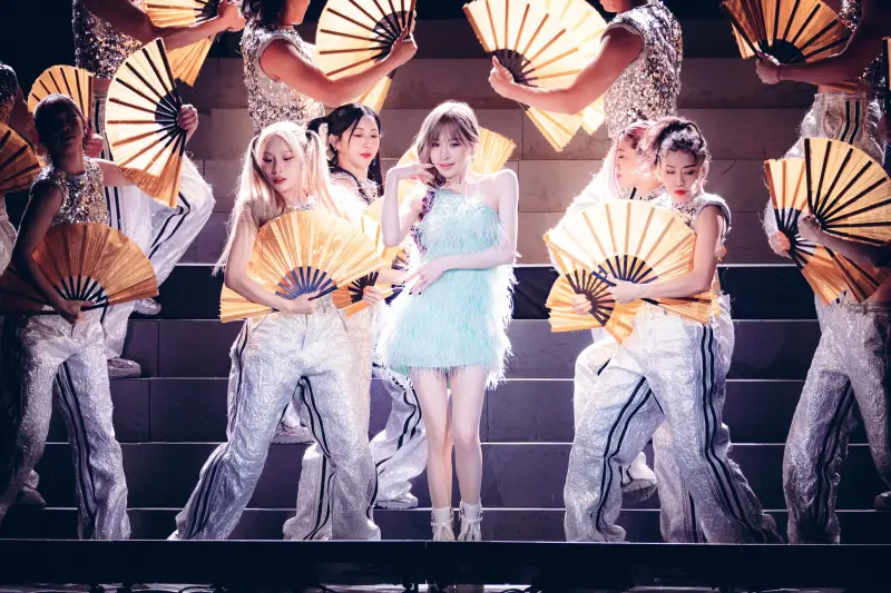 ▲王心凌（中）《Sugar High 2.0》世界巡迴演唱會，跑了世界一圈，本週末在台北小巨蛋演出最終場。除了夢幻歌舞、經典情歌，還有令人震撼的20人空降小巨蛋橋段將再重現。（圖／天晴娛樂提供）