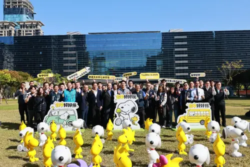 全台首創史努比行人號誌燈　中市府掀可愛熱潮
