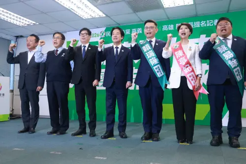 影／3大咖觀禮！賴清德替3人掛競選背帶　與陳亭妃齊喊「凍蒜」
