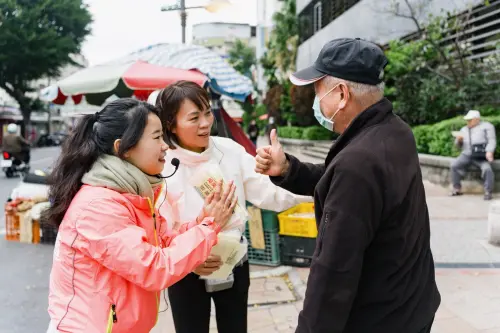 支持者送暖心親筆信！簡舒培返鄉力挺「這人」：幕僚參政即戰力
