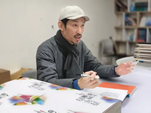 陳竹昇從迷惘少年變影帝！淚謝被劇場接住　簽書響應紙風車做公益
