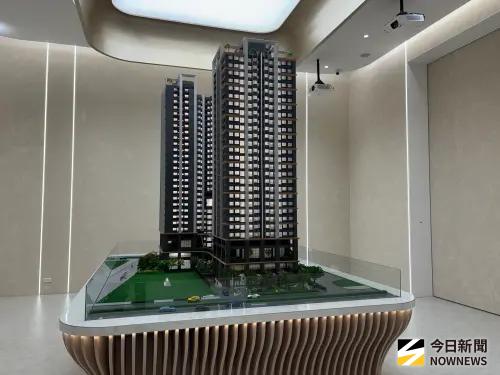 ▲「遠雄樂元」規劃為地上 29 樓、地下 6 層的雙棟住宅大樓，產品規劃 21–39 坪、2–3 房，全數配置雙衛浴，(圖／記者金武鳳攝，2026.1.21)