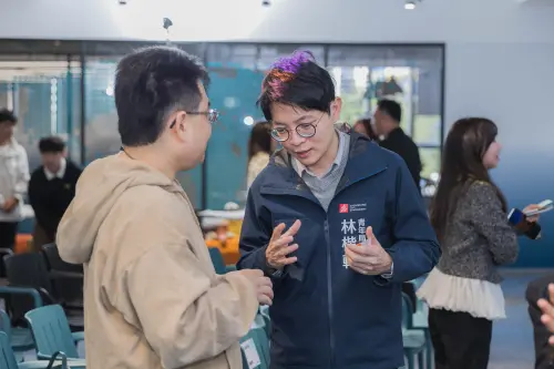 ▲林楷軒表示，透過產、學合作的專家實戰指導，讓新創提案能真正與高雄的城市治理緊扣的淨零永續及數位科技方向結合。（圖／高市府青年局提供）