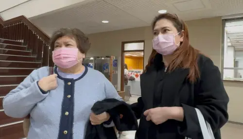 母出庭救援！薛楷莉涉詐富商前男友420萬　怒嗆檢方：欺負單親媽
