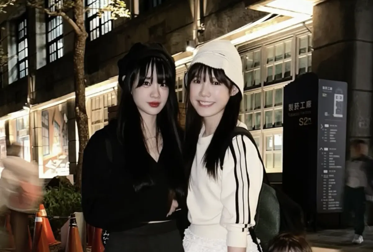 ▲蓋彼（左）因一則「妞妞脫褲」影片惹議，她曾和吳心緹（右）一同和范姜彥豐出遊，當起陪玩姐姐相當暖心。（圖／翻攝自IG@esther_xinti）