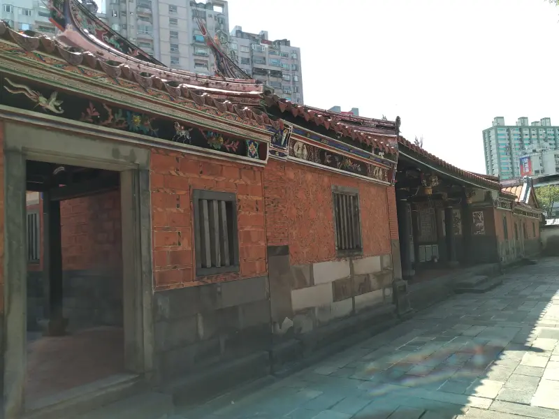    ▲板橋林家花園旁的三落大厝是林家祖厝，需憑證才能入內參觀。（圖／記者張鴻儀攝）  