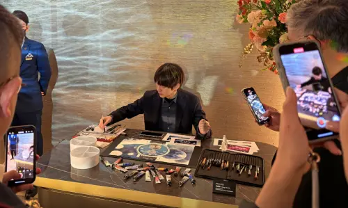 遭捲入狂粉跟騷風波　水彩男神藝術履歷與創作脈絡一次看
