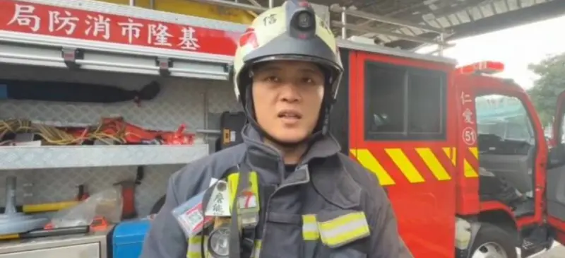 ▲基隆「台北生活家」社區發生火警，仁愛分隊小隊長詹能傑三度深入火場搶救受困民眾，不幸因公殉職。（圖／翻攝畫面）